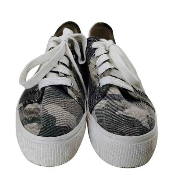 American Eagle Camouflage Platform Sneakers | Size 6 | Camo Canvas Lace-Up - Picture 2 of 6